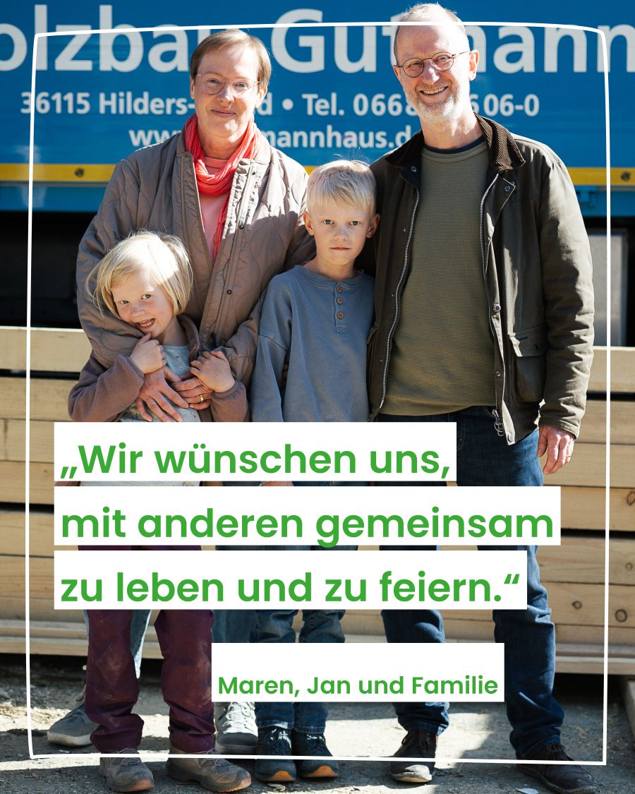 Foto einer vierköpfigen Familie, Wohngenossenschaft